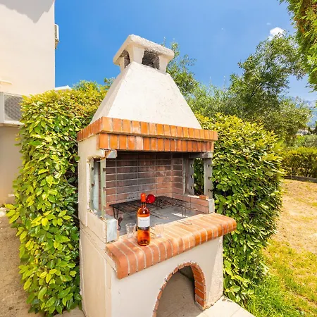 Thalia Sofia * Mousata